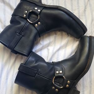 Frye 8r harness boot black size 10 womens